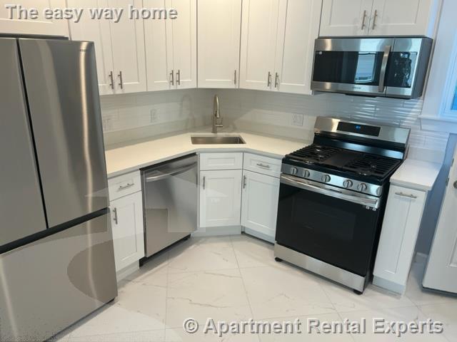 31-33 Raymond Ave, Tufts