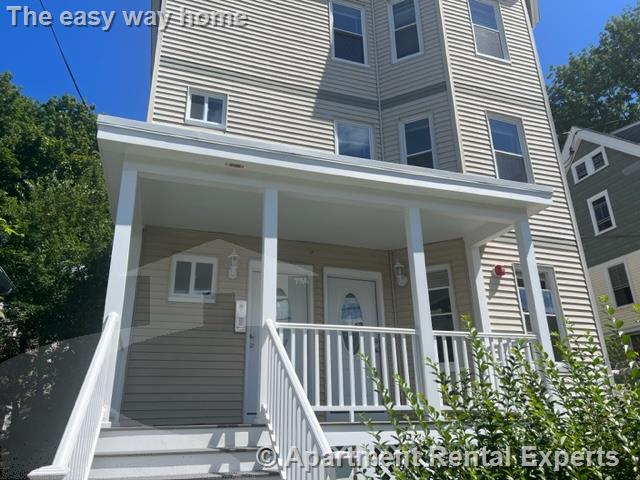 31-33 Raymond Ave, Tufts