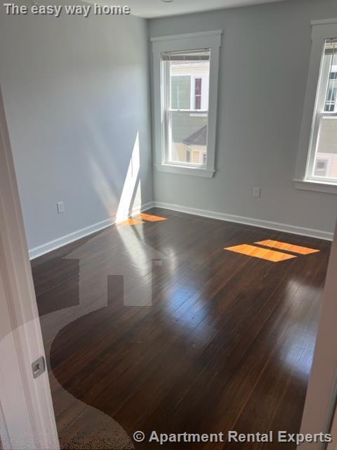 31-33 Raymond Ave, Tufts