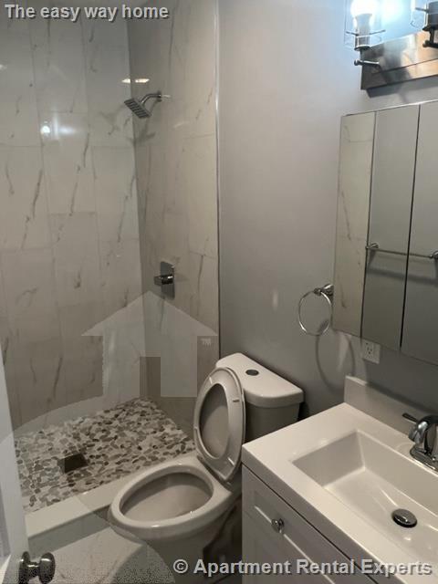 31-33 Raymond Ave, Tufts