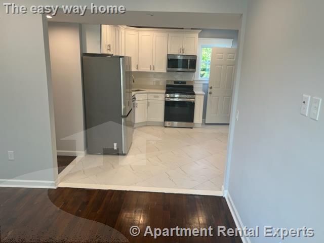 31-33 Raymond Ave, Tufts