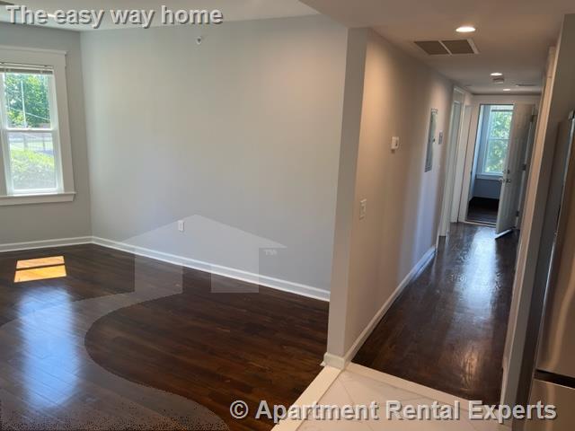 31-33 Raymond Ave, Tufts