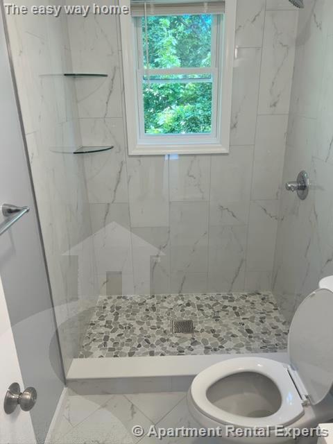 31-33 Raymond Ave, Tufts