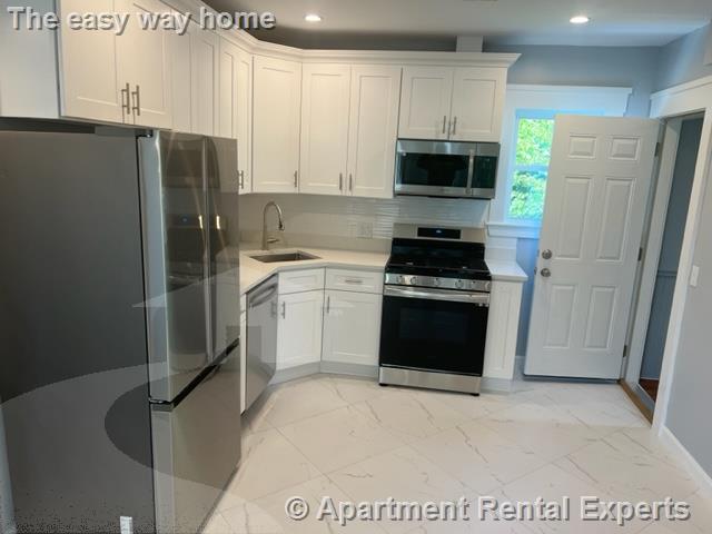 31-33 Raymond Ave, Tufts