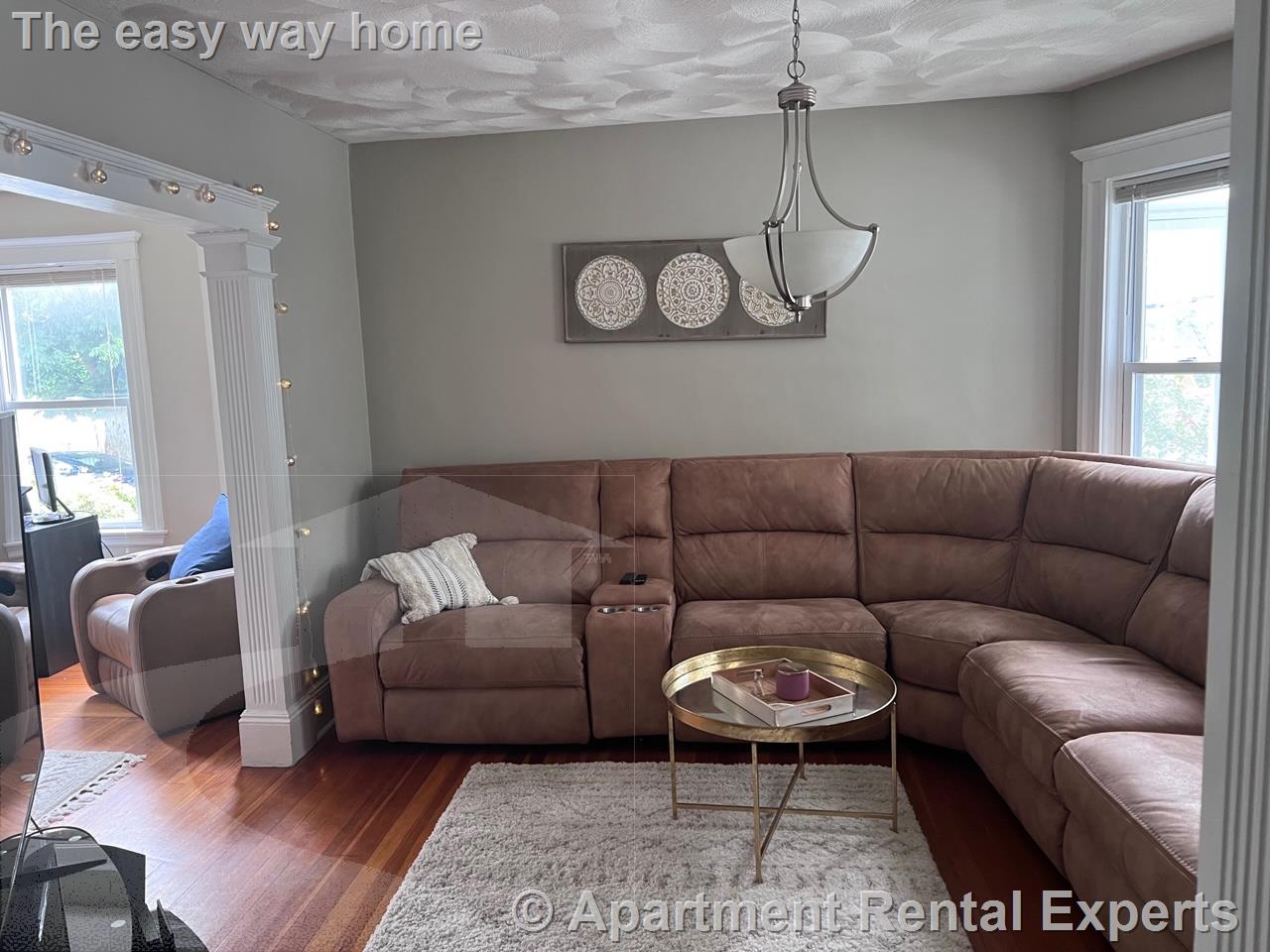 977 Broadway, Davis Square