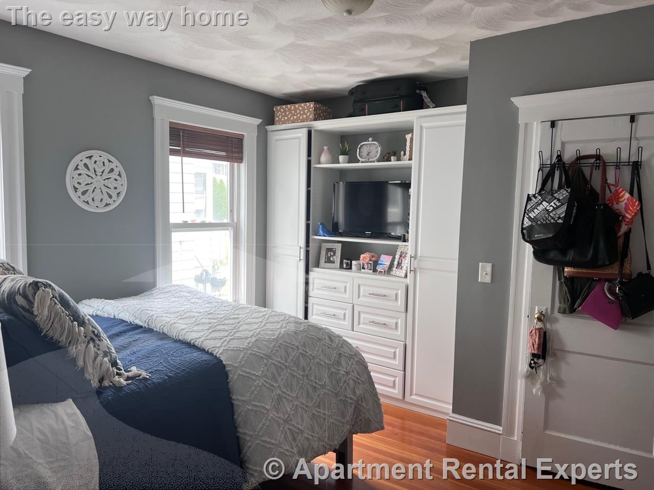 977 Broadway, Davis Square