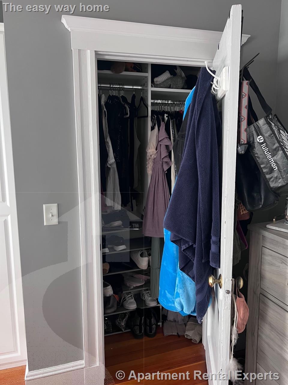 977 Broadway, Davis Square