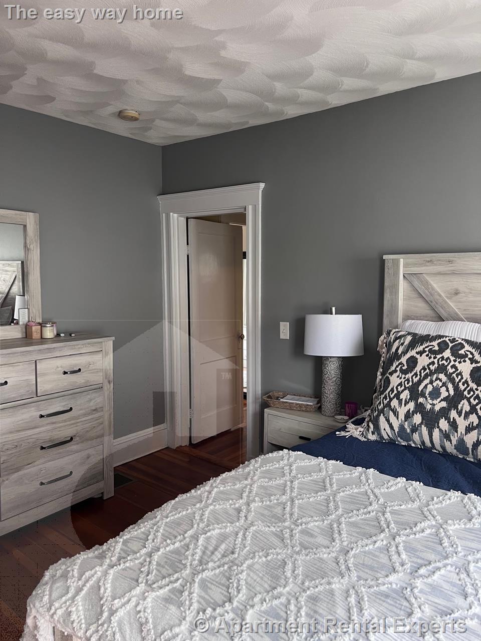 977 Broadway, Davis Square