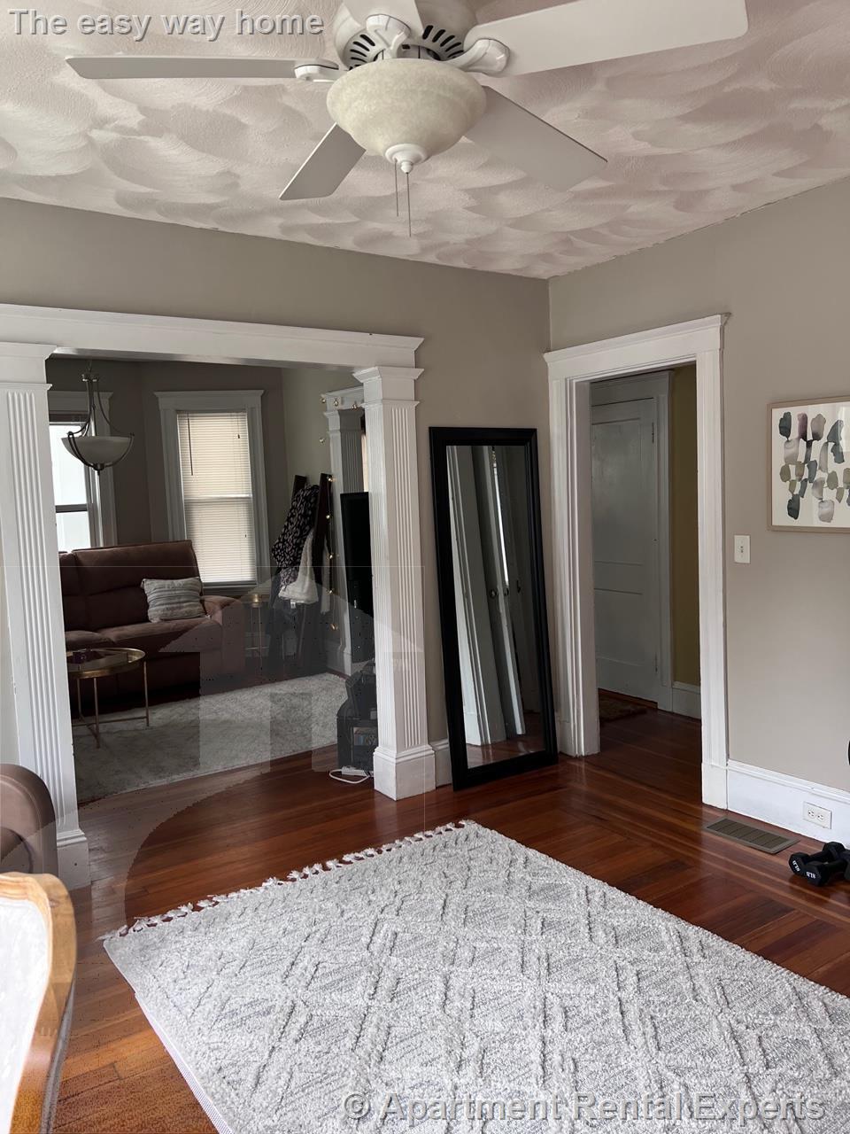 977 Broadway, Davis Square