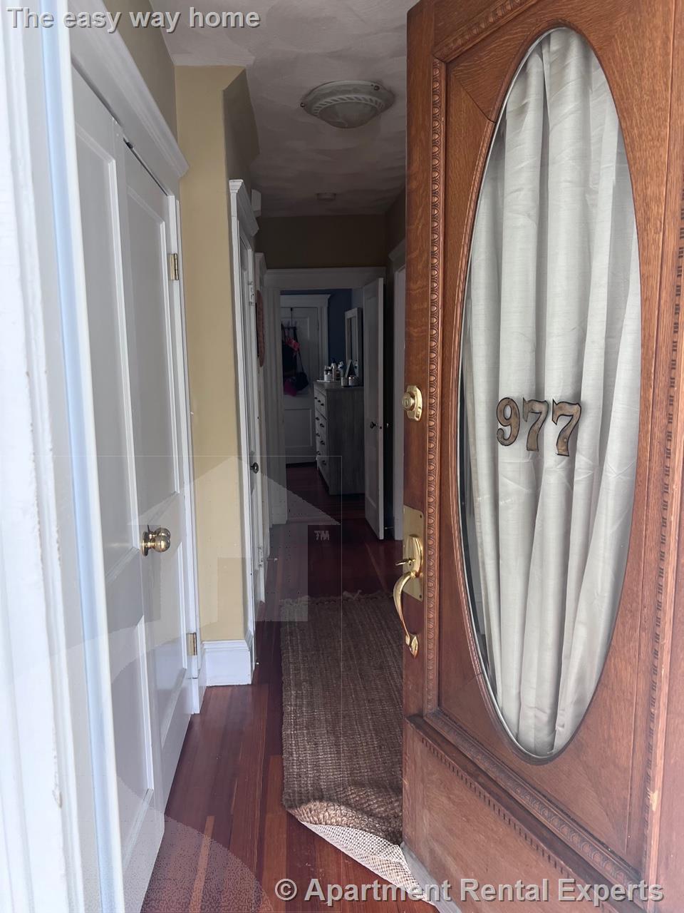 977 Broadway, Davis Square