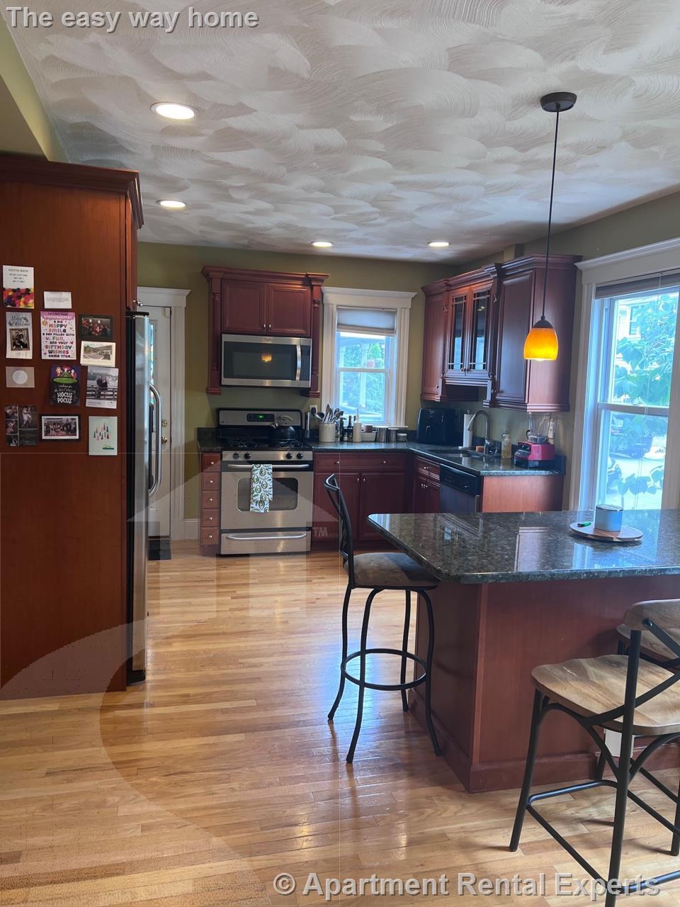 977 Broadway, Davis Square