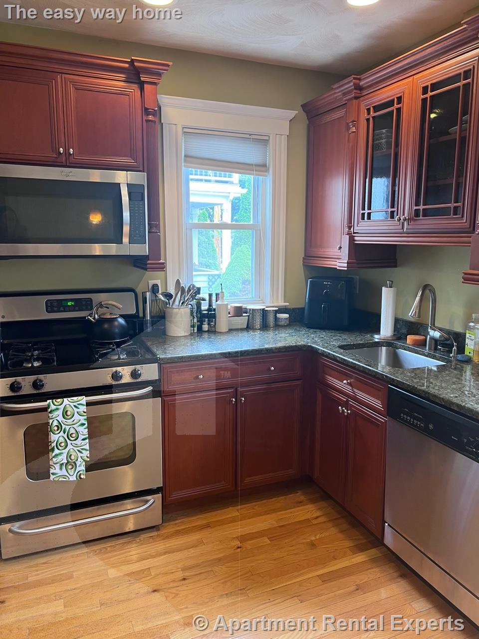 977 Broadway, Davis Square