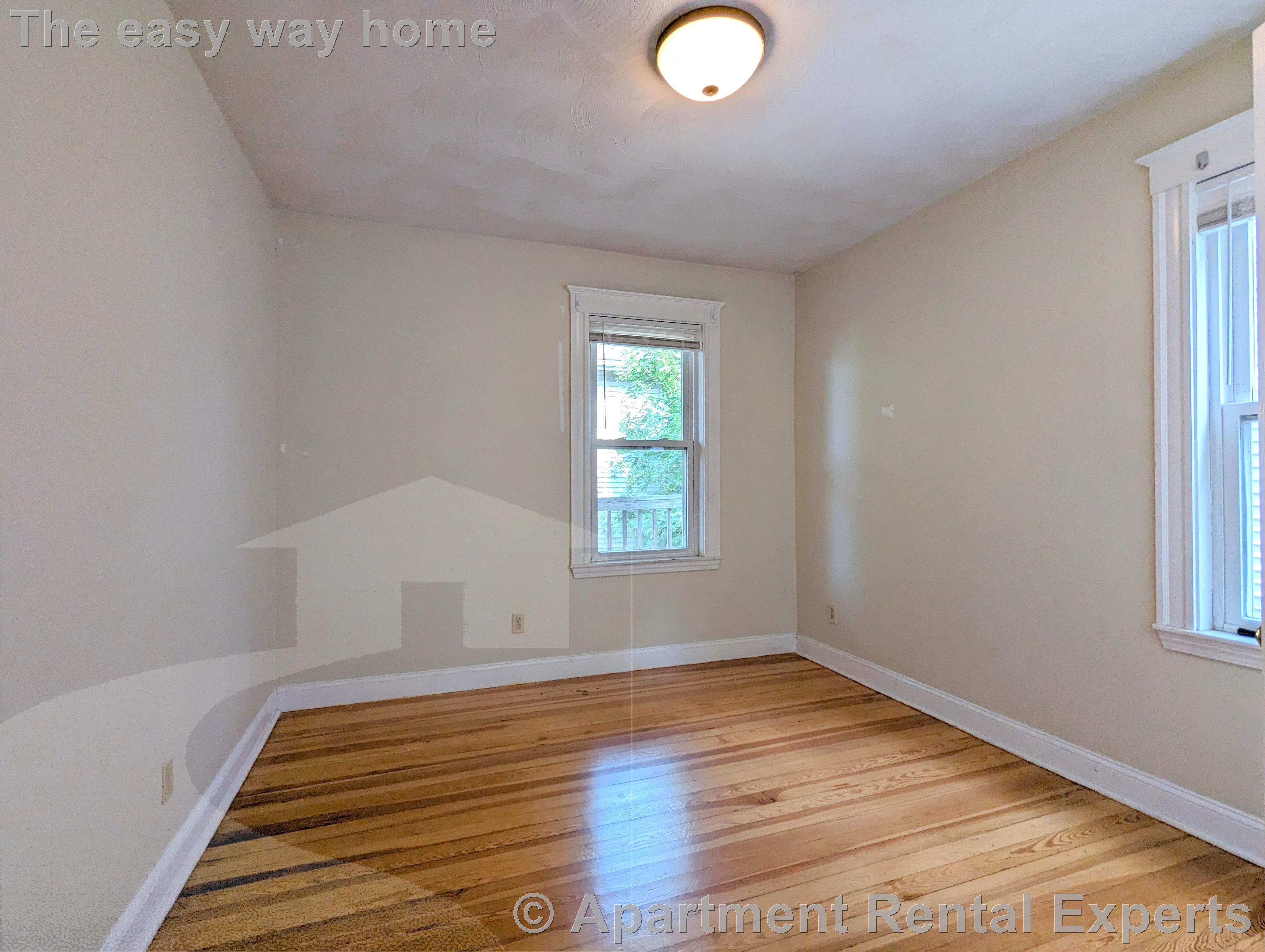 79 Conwell Ave, Tufts