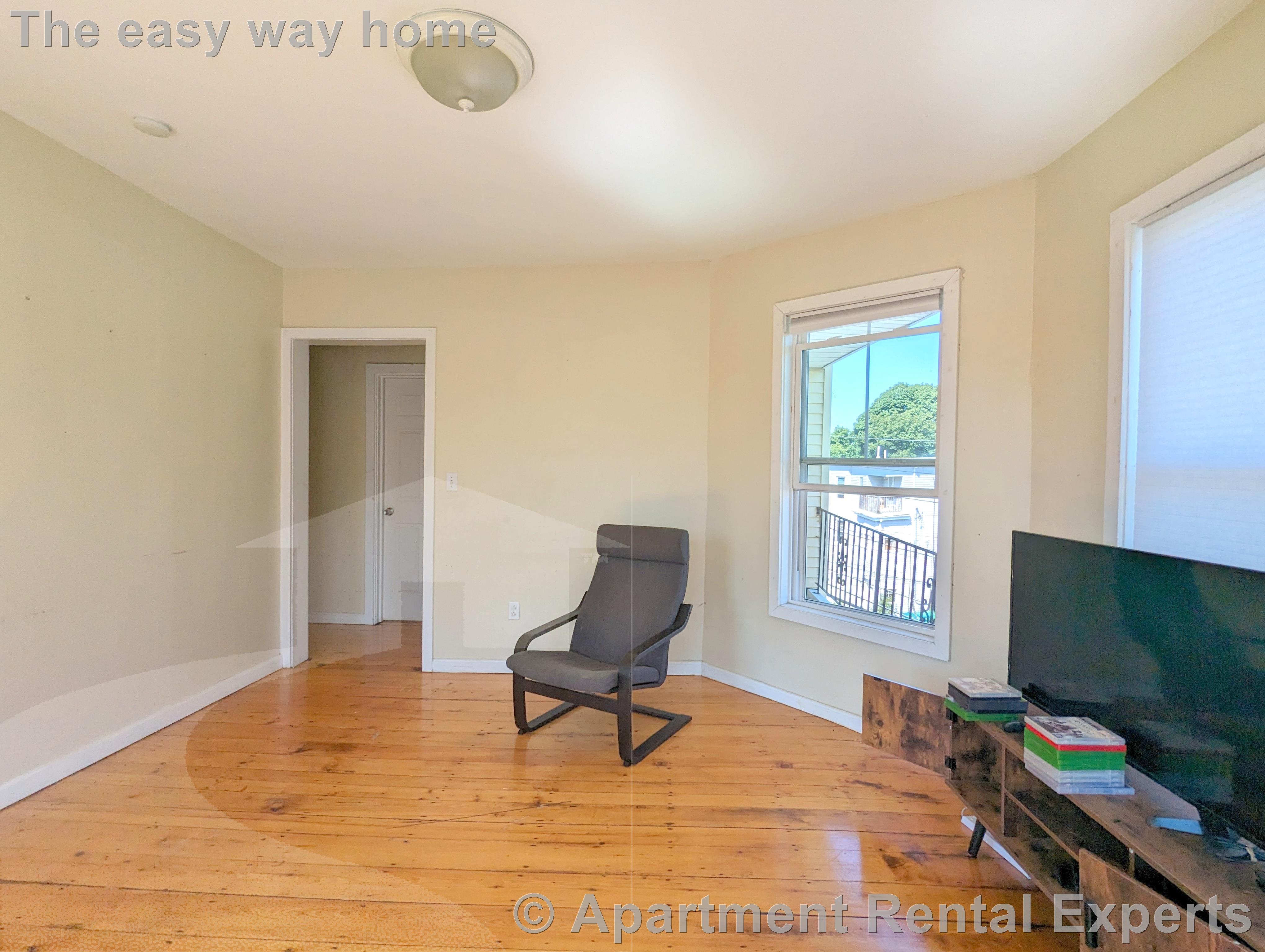 69-71 Winchester St, Tufts