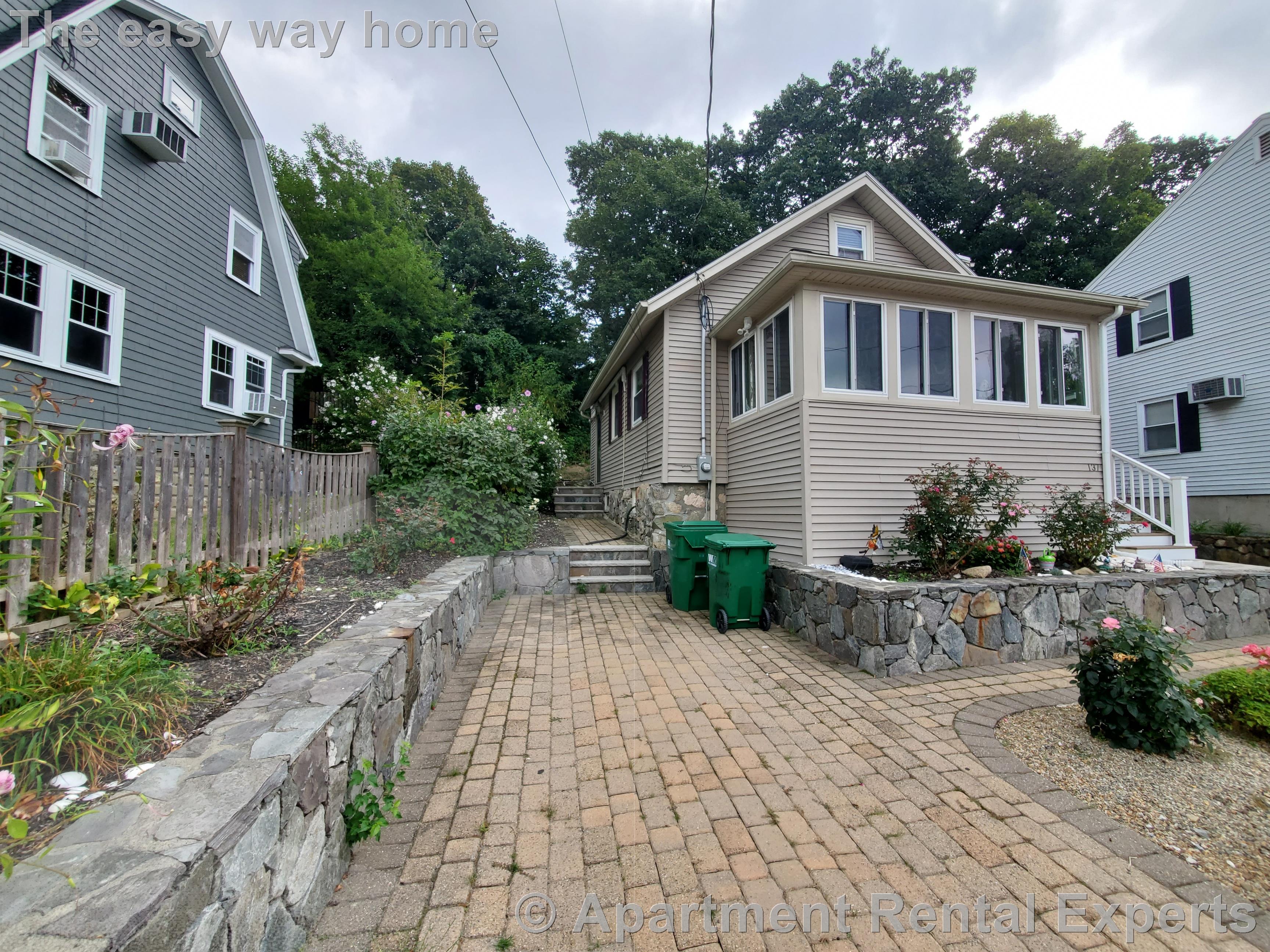 137 Fern Rd, Medford Square