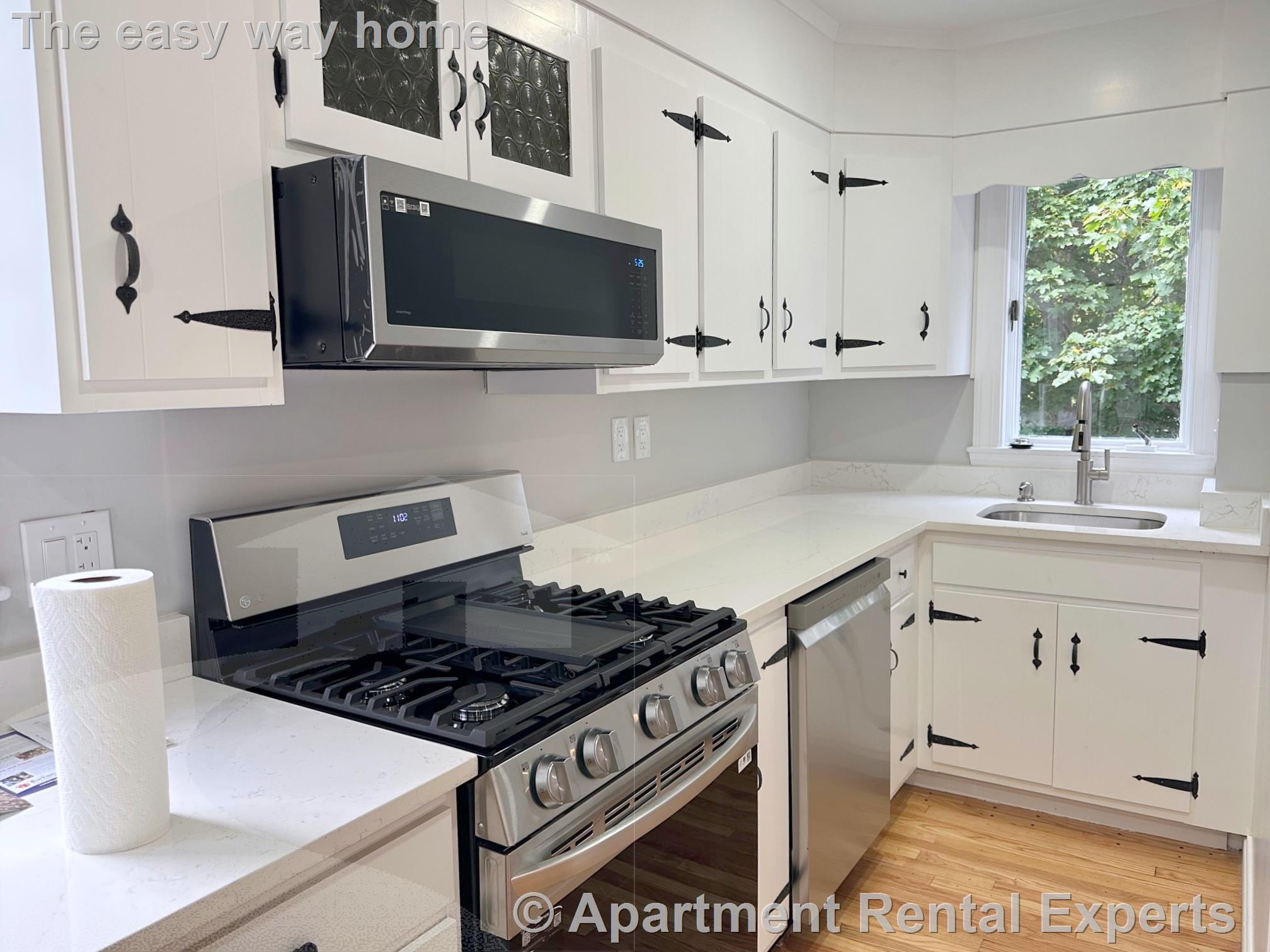 19 Whitney Ave, Cambridgeport