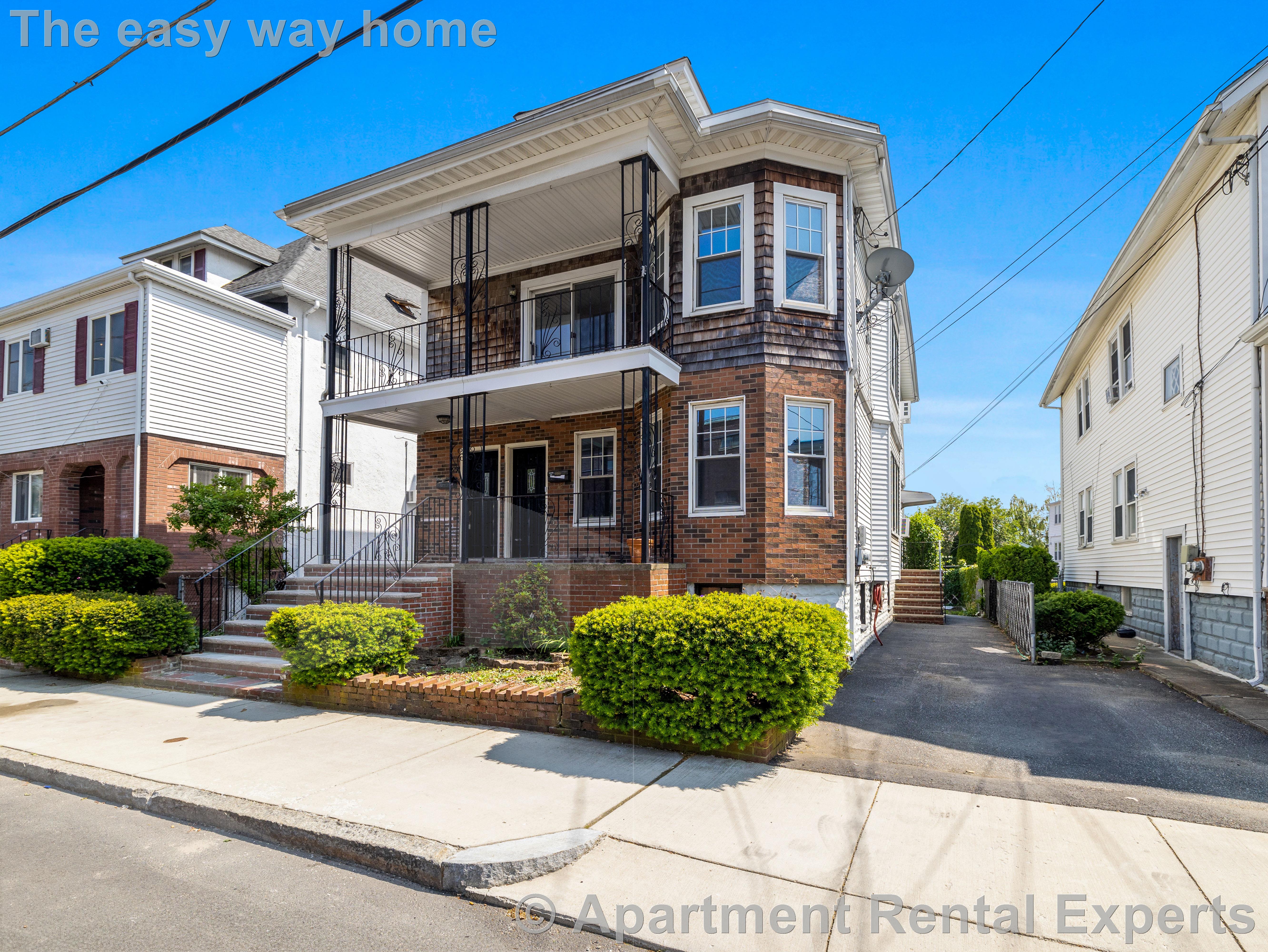 16 Windsor Rd, Tufts