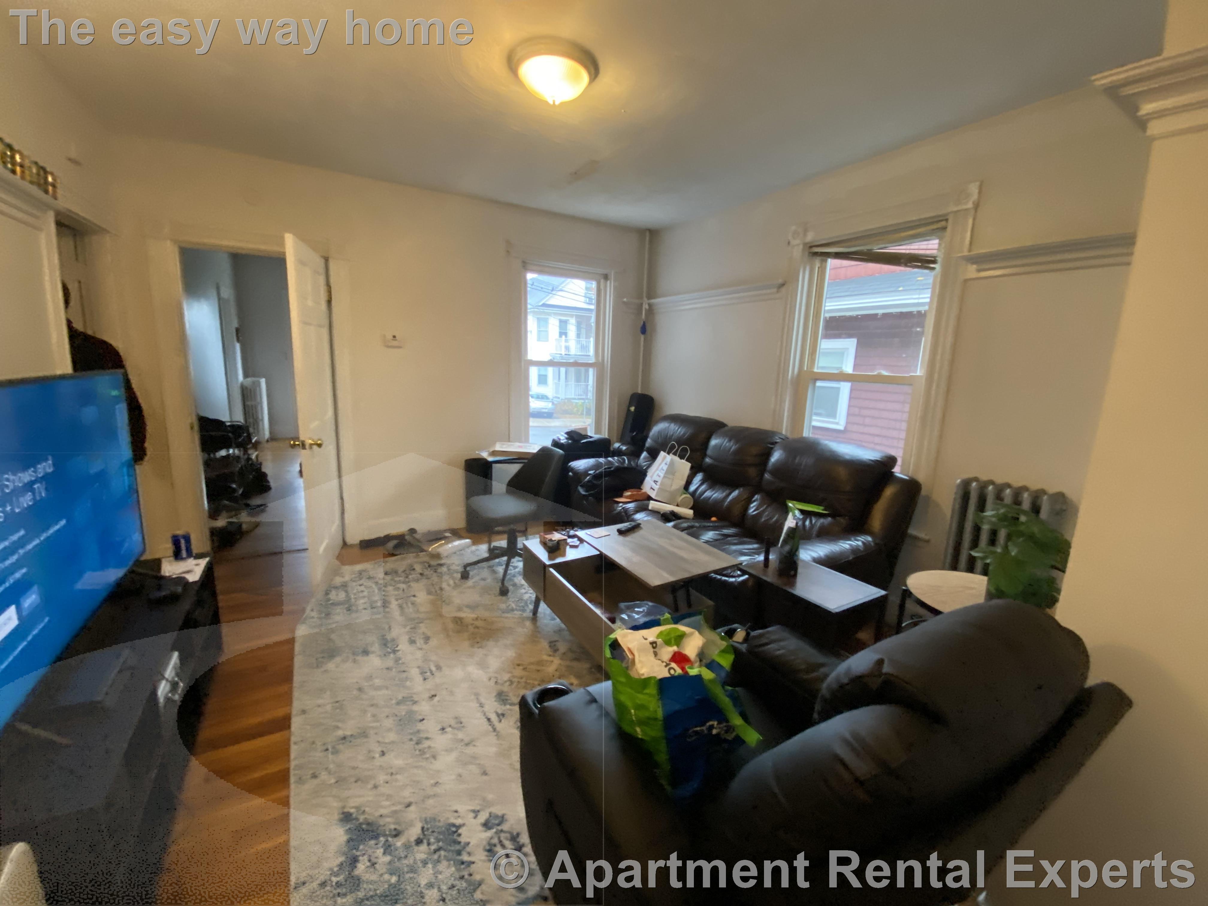 15 Curtis Ave, Tufts