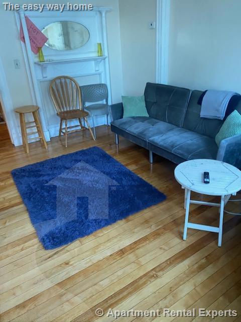 14 Fairmount St, Tufts