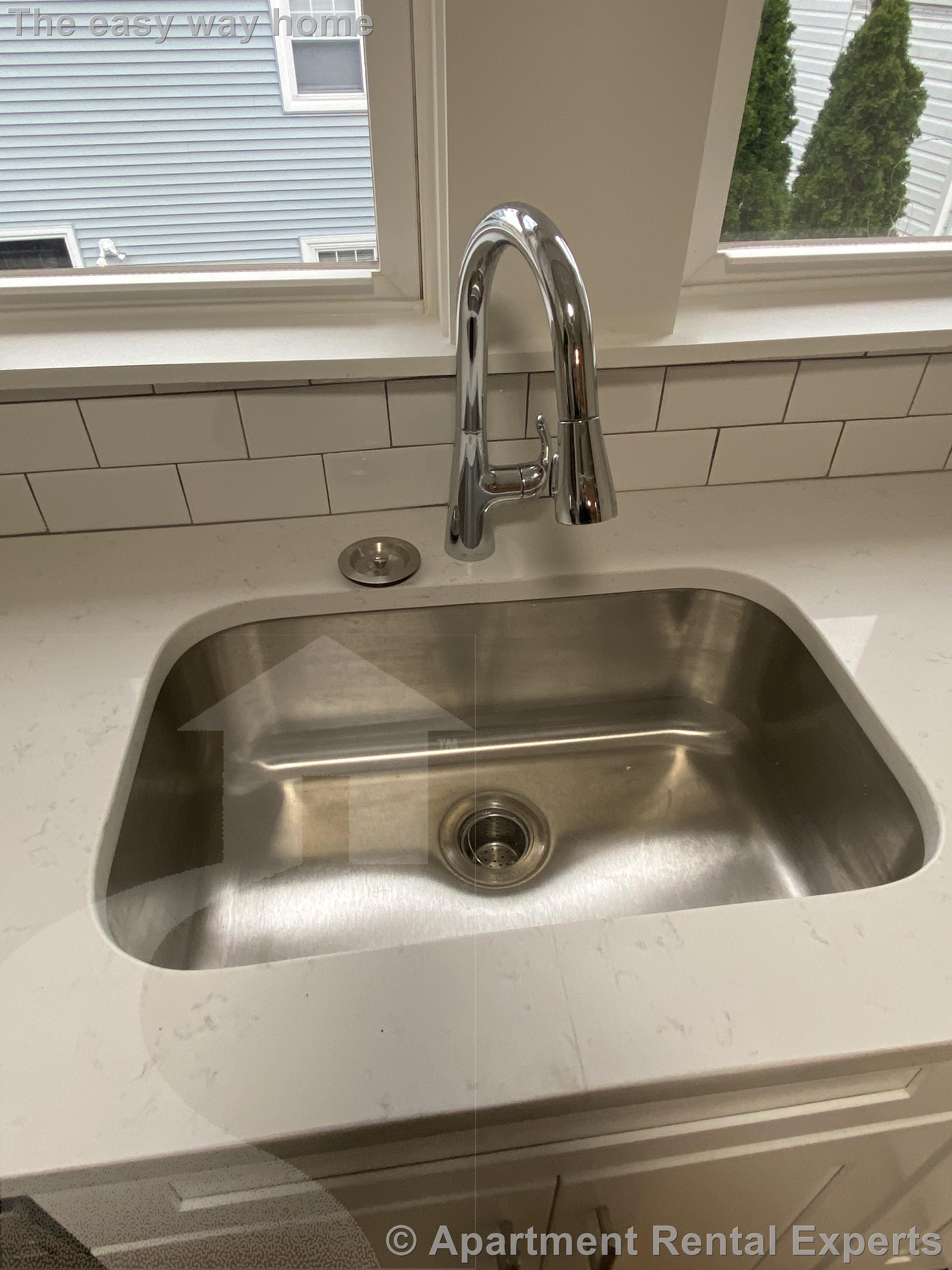 8 Fisk Ave, Magoun Square