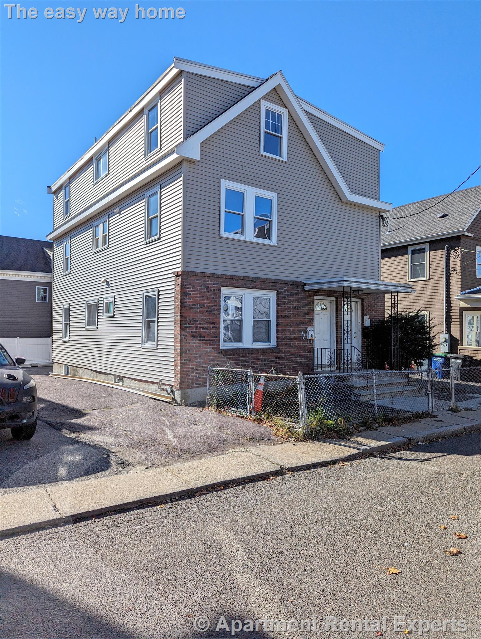 8 Fisk Ave, Magoun Square