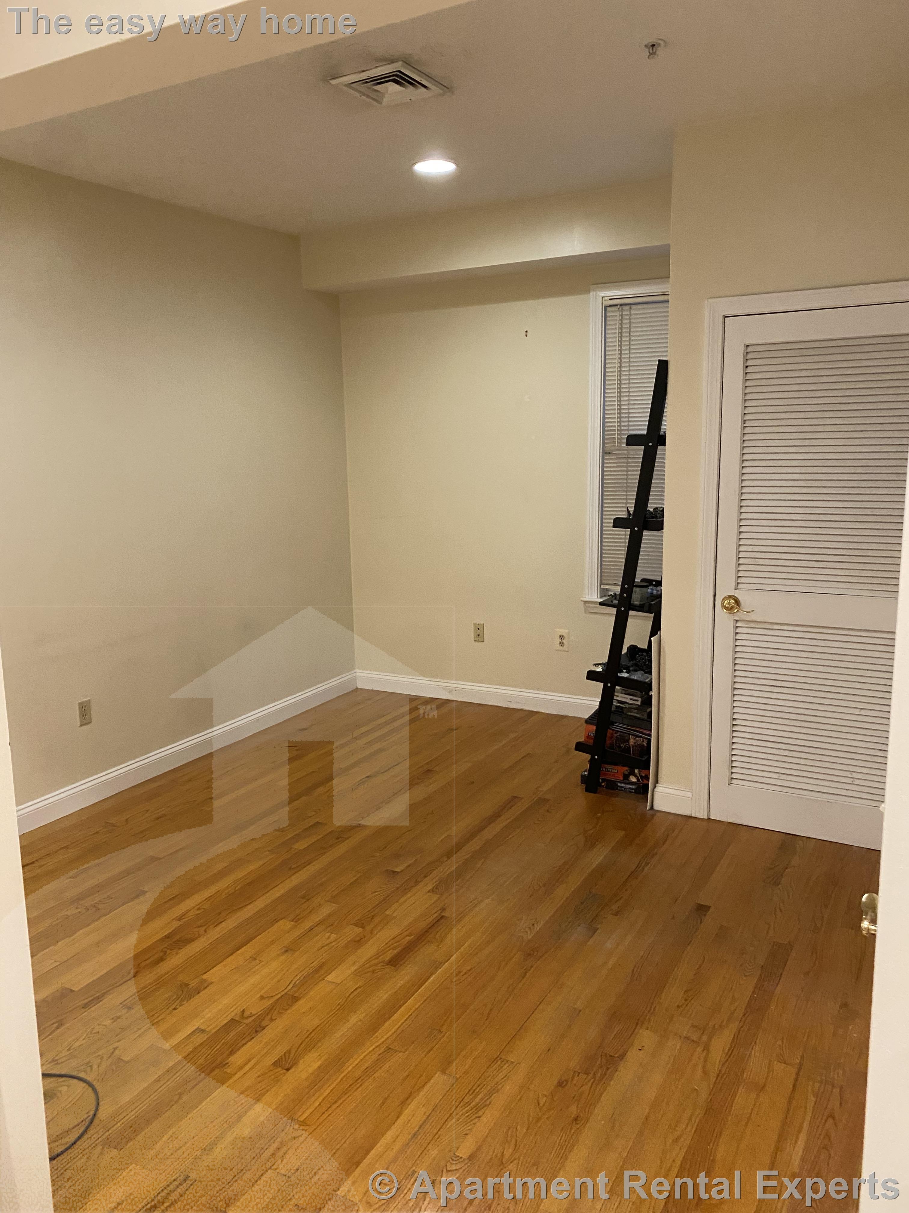 460 Green St, Central Square