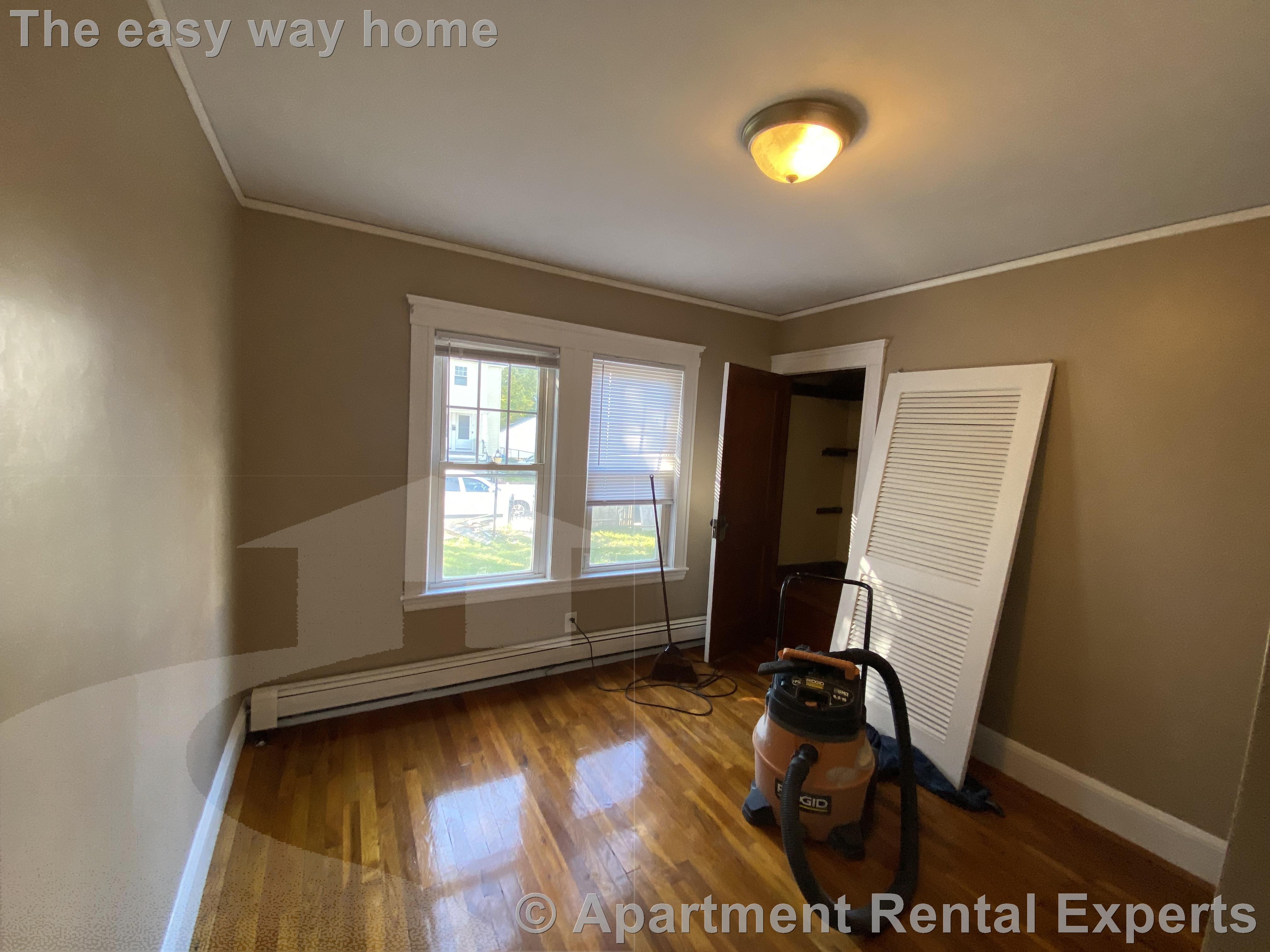 2-4 Goldsmith Ave, Tufts