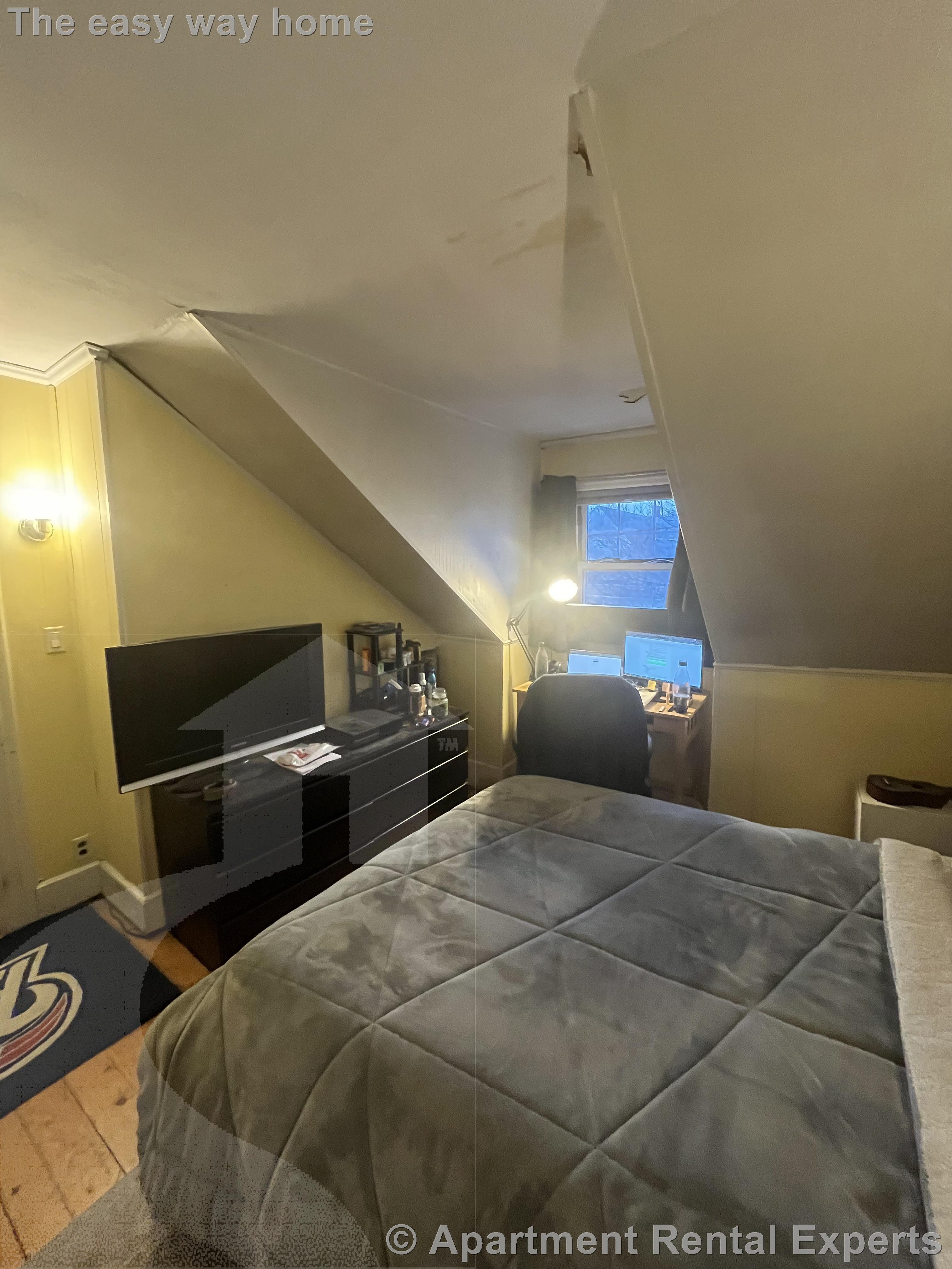 67 Willow Ave, Davis Square