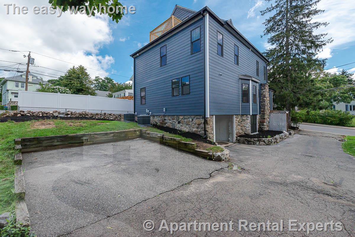 174 Fulton St, Medford Square