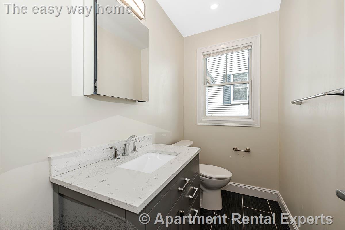 174 Fulton St, Medford Square