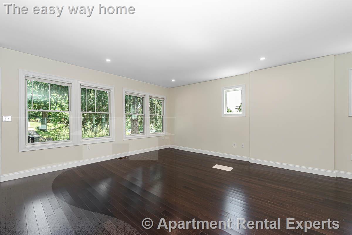 174 Fulton St, Medford Square