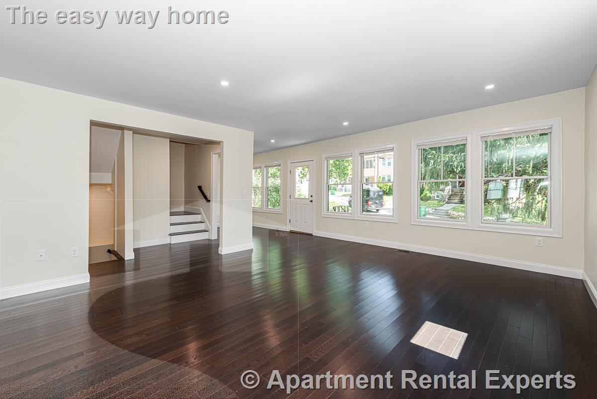 174 Fulton St, Medford Square