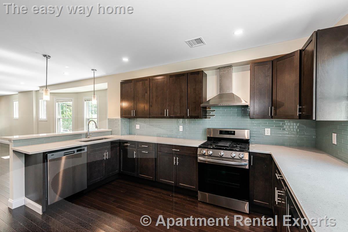 174 Fulton St, Medford Square