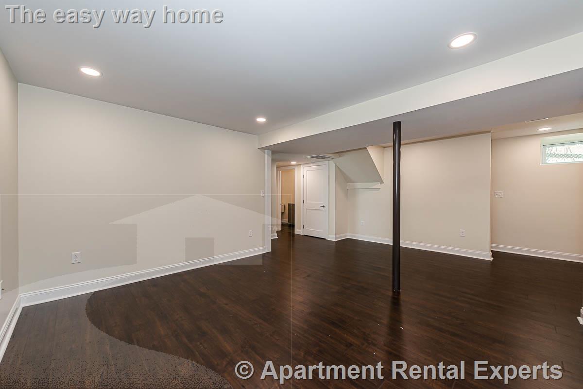 174 Fulton St, Medford Square