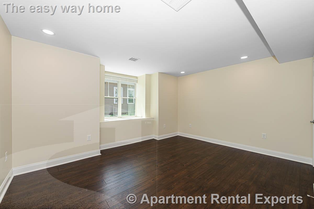 174 Fulton St, Medford Square