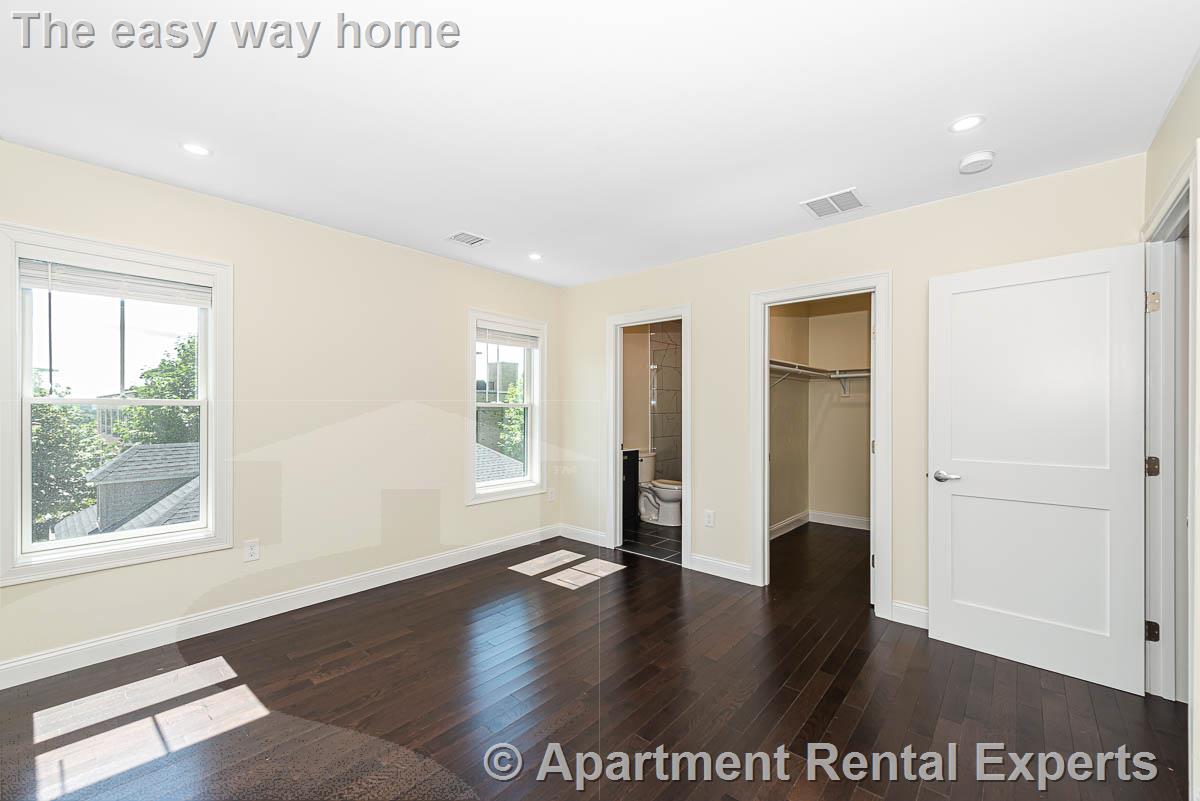 174 Fulton St, Medford Square