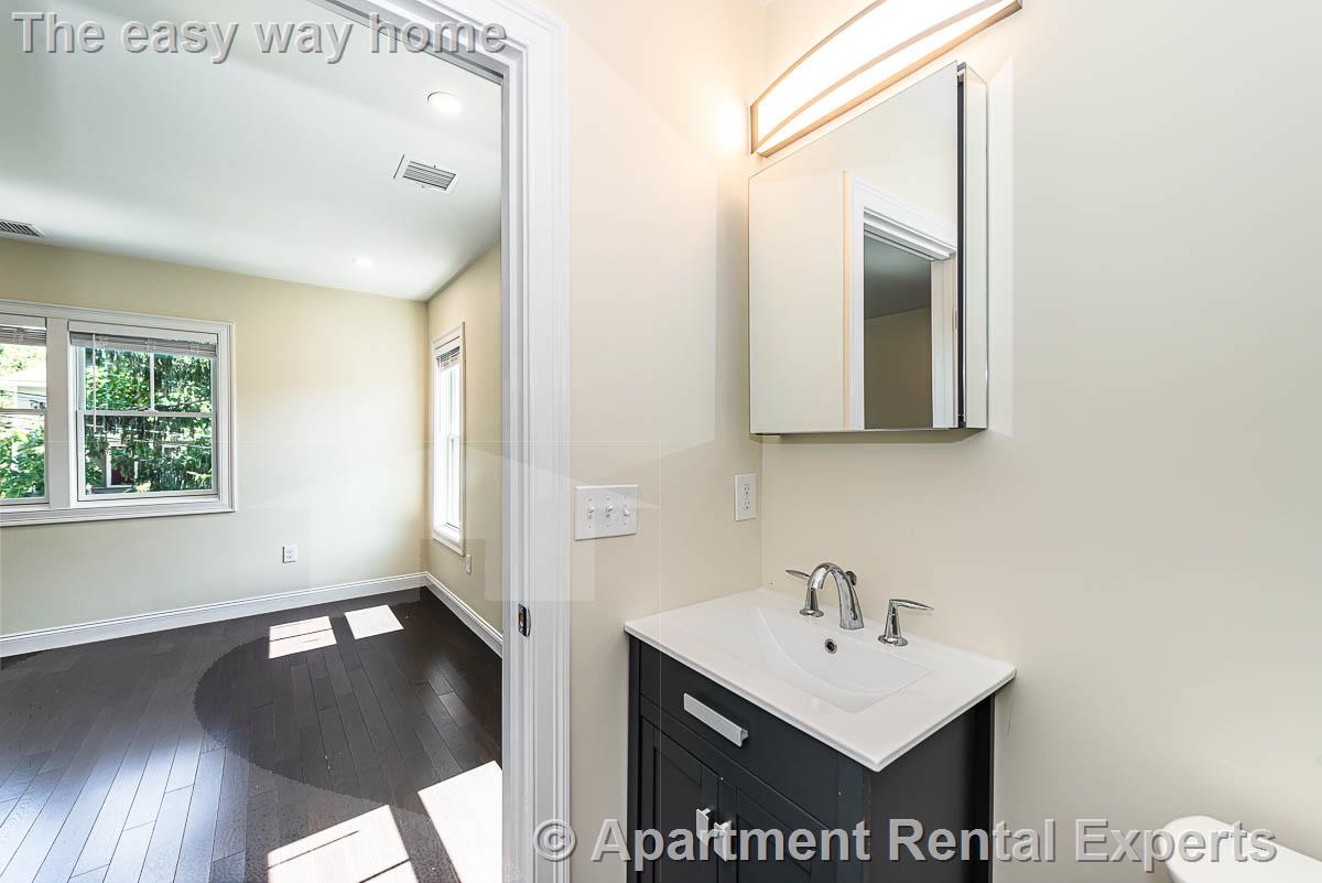 174 Fulton St, Medford Square