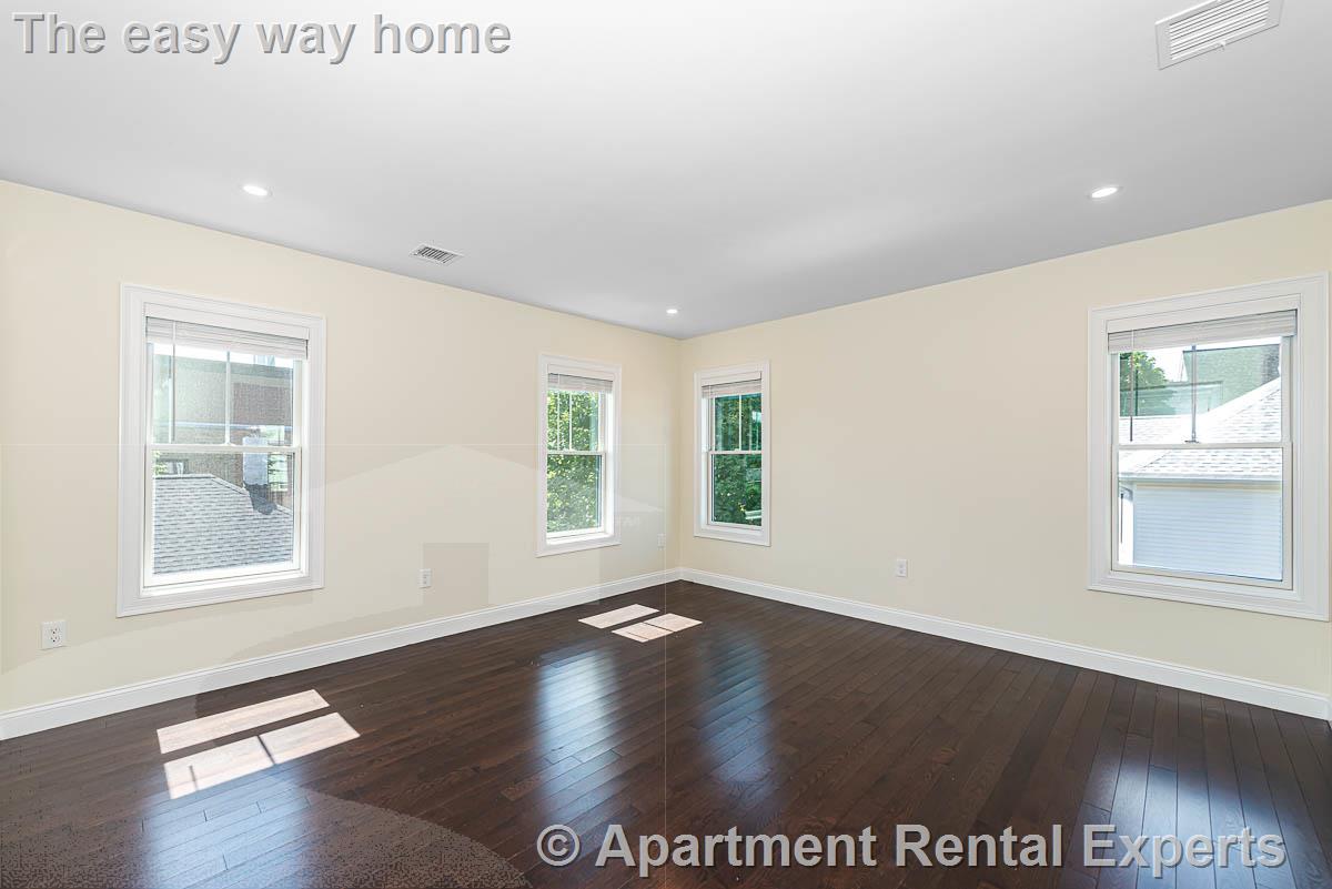 174 Fulton St, Medford Square