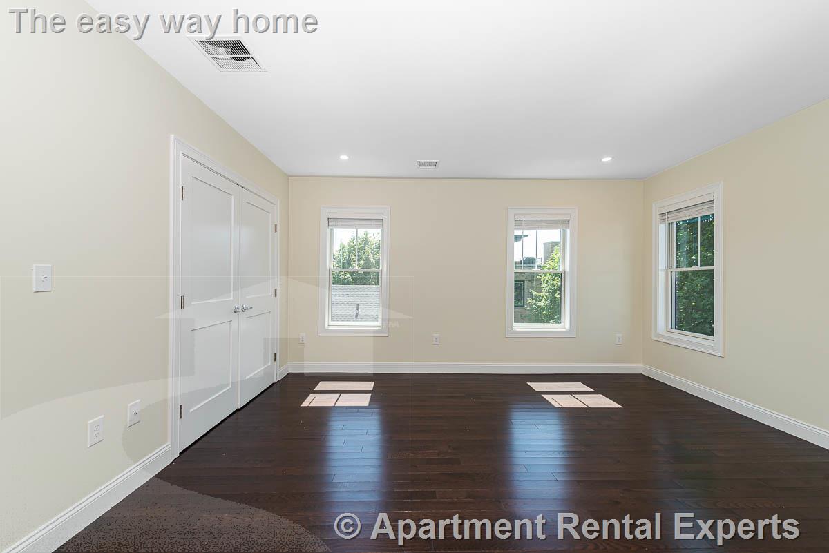 174 Fulton St, Medford Square