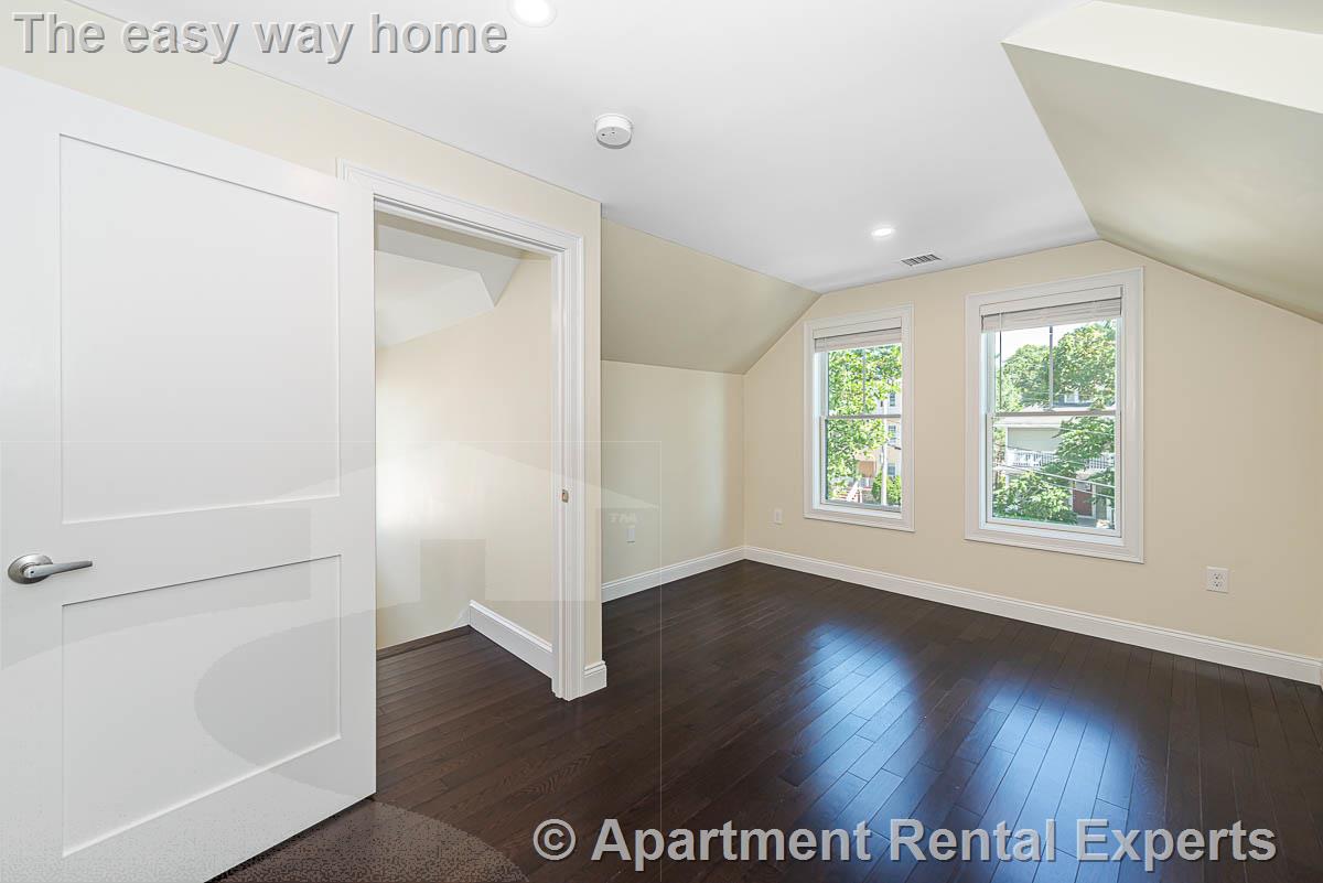 174 Fulton St, Medford Square