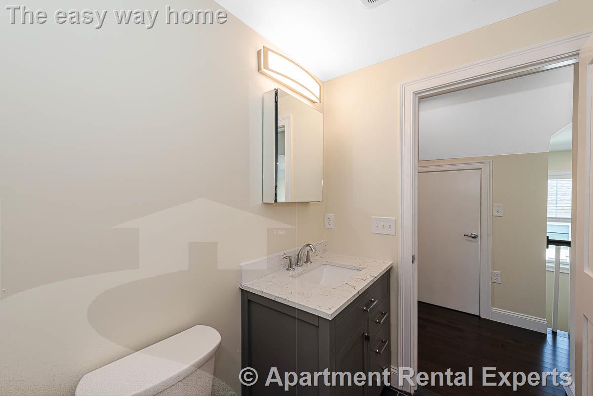 174 Fulton St, Medford Square