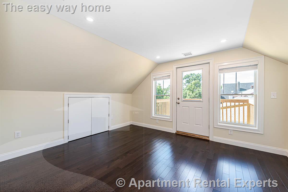 174 Fulton St, Medford Square