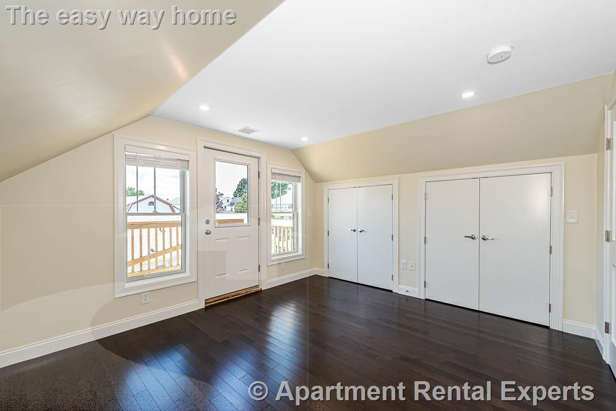 174 Fulton St, Medford Square