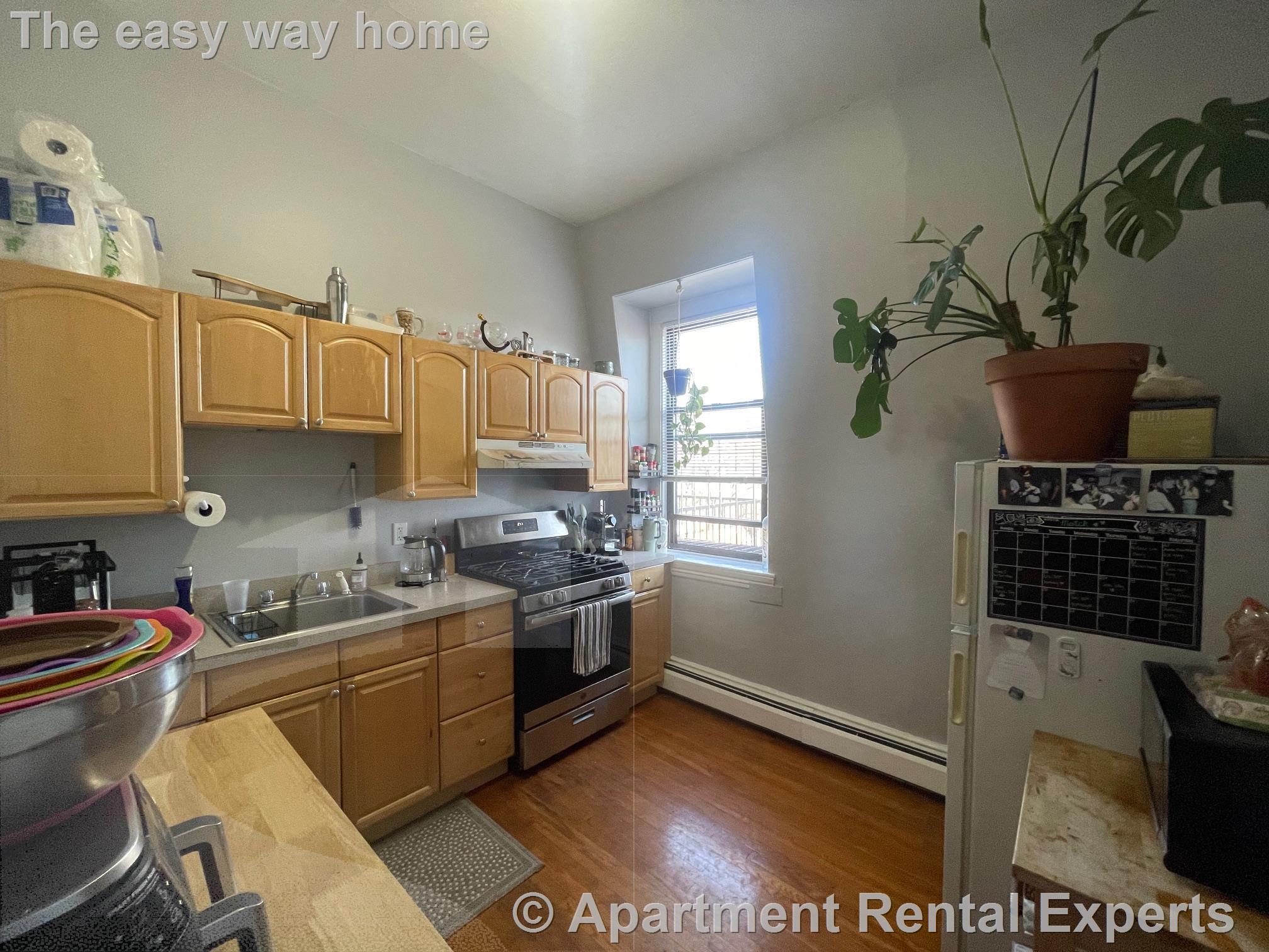 61 Adams St, Magoun Square