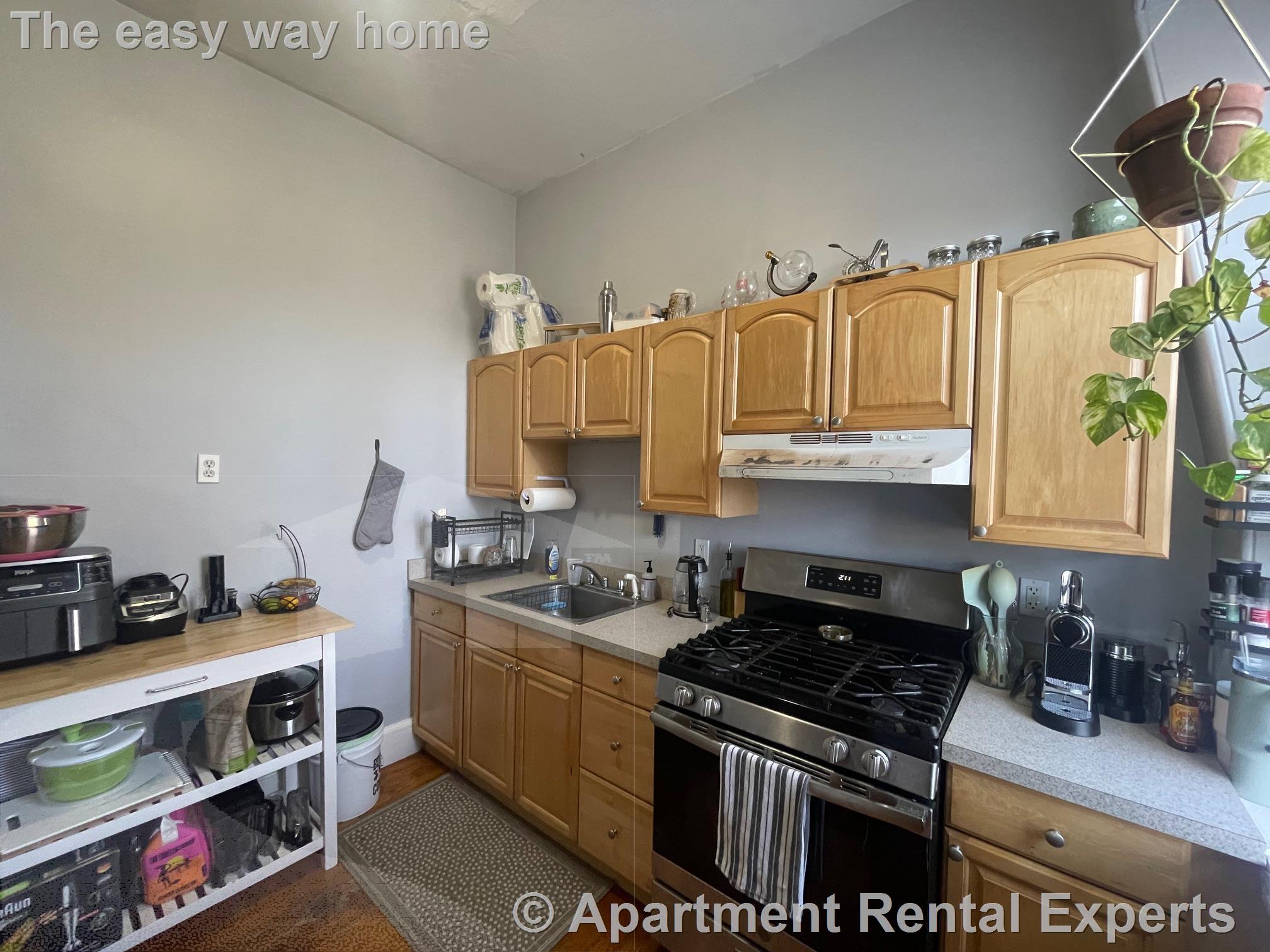 61 Adams St, Magoun Square