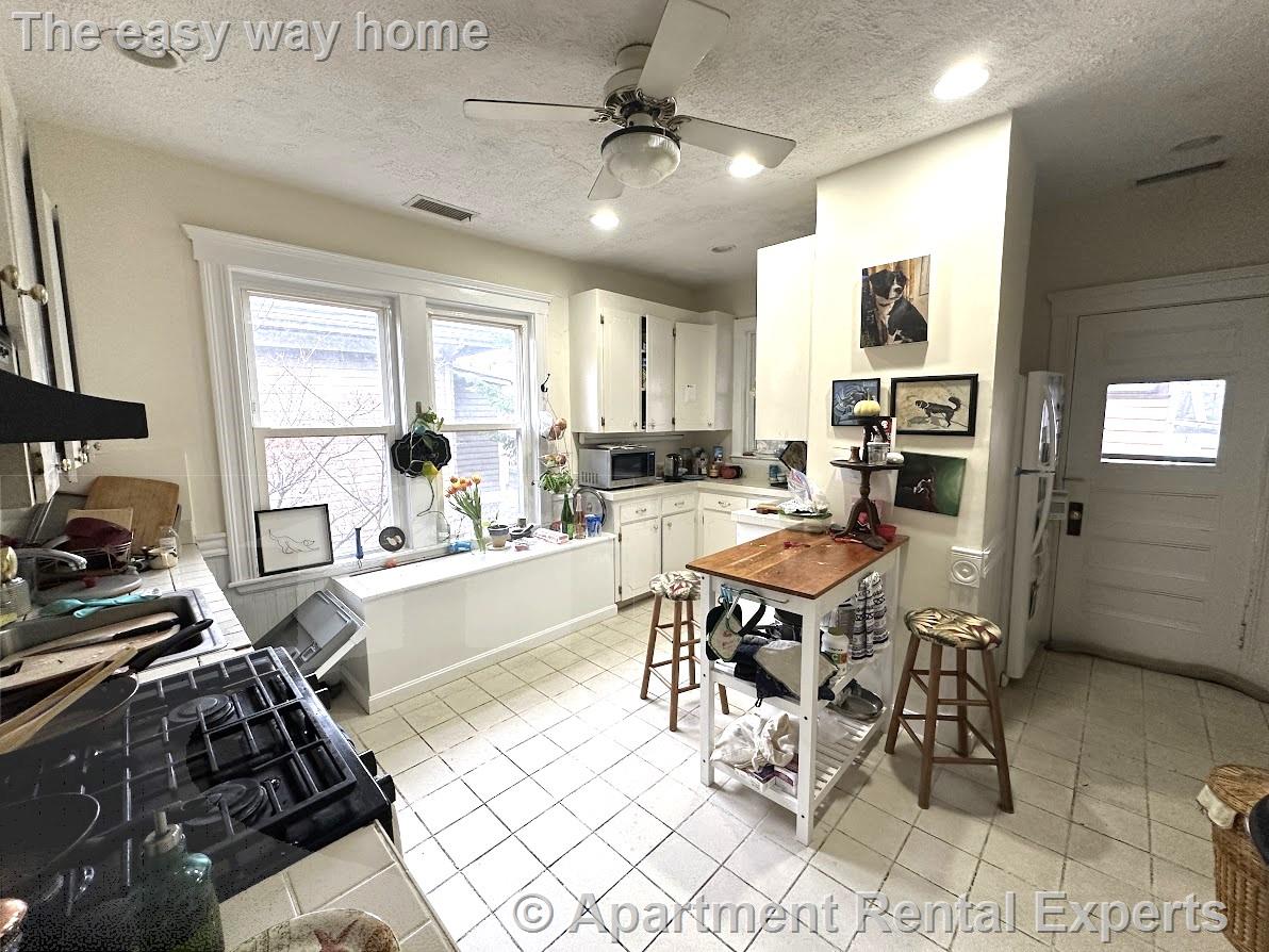 207 Boston Ave, Tufts