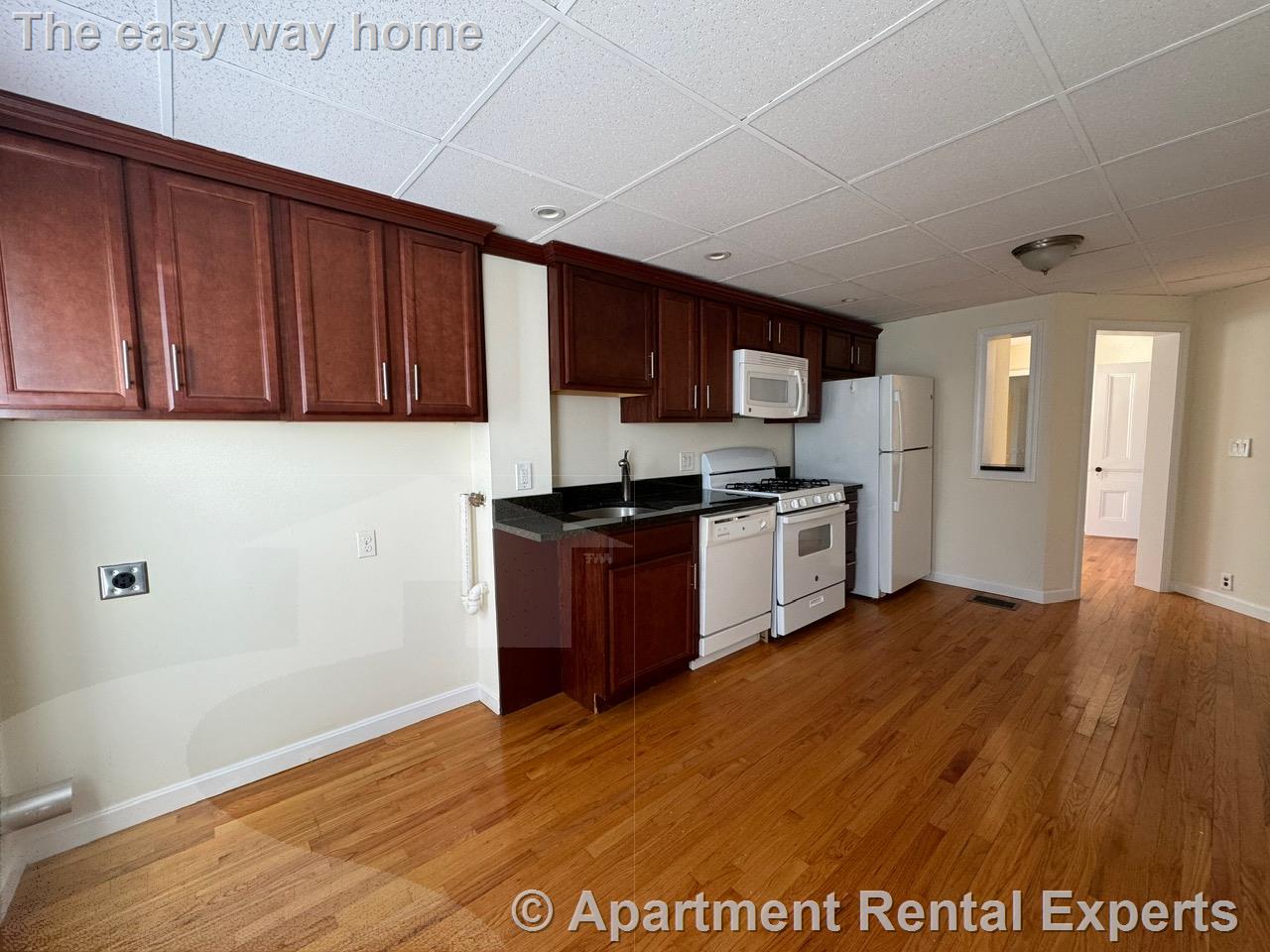 8 Swan Pl, Arlington Center