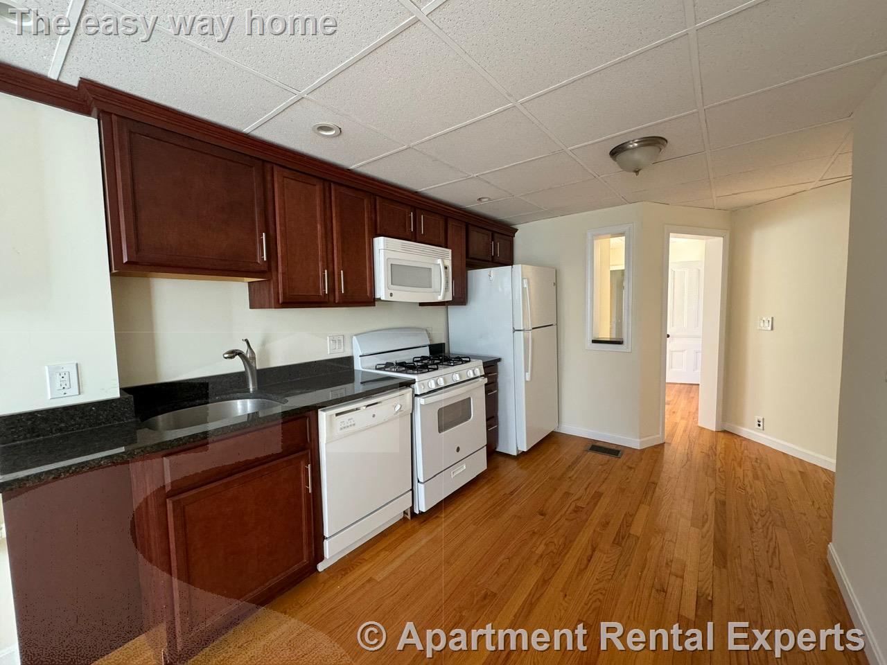 8 Swan Pl, Arlington Center