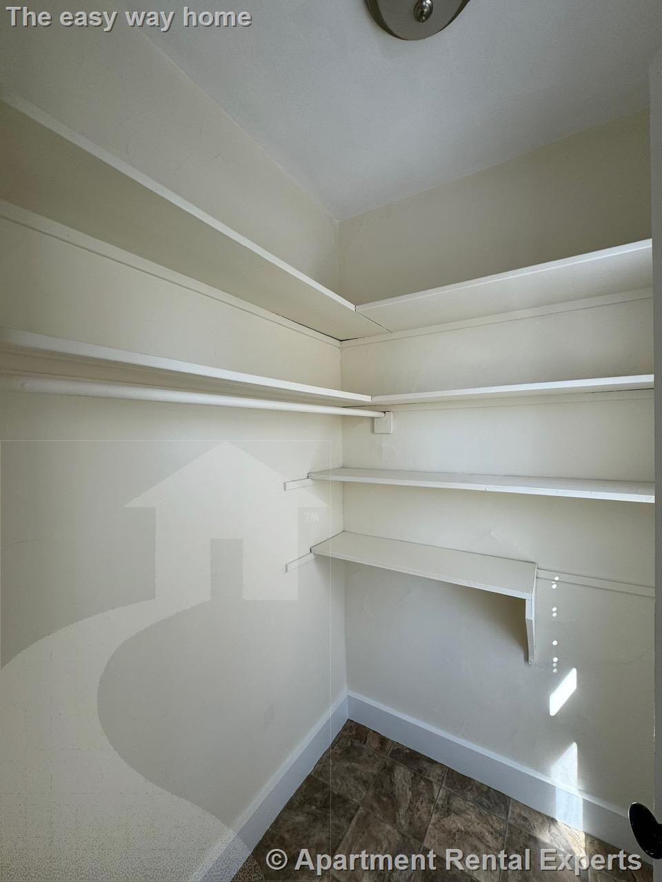 8 Swan Pl, Arlington Center