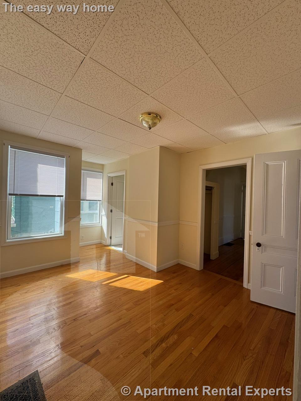 8 Swan Pl, Arlington Center